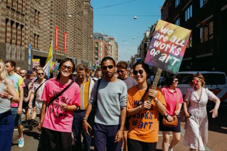 Een delegatie van de museumsector liep mee in de Pride Walk zaterdag 25 juli 2026